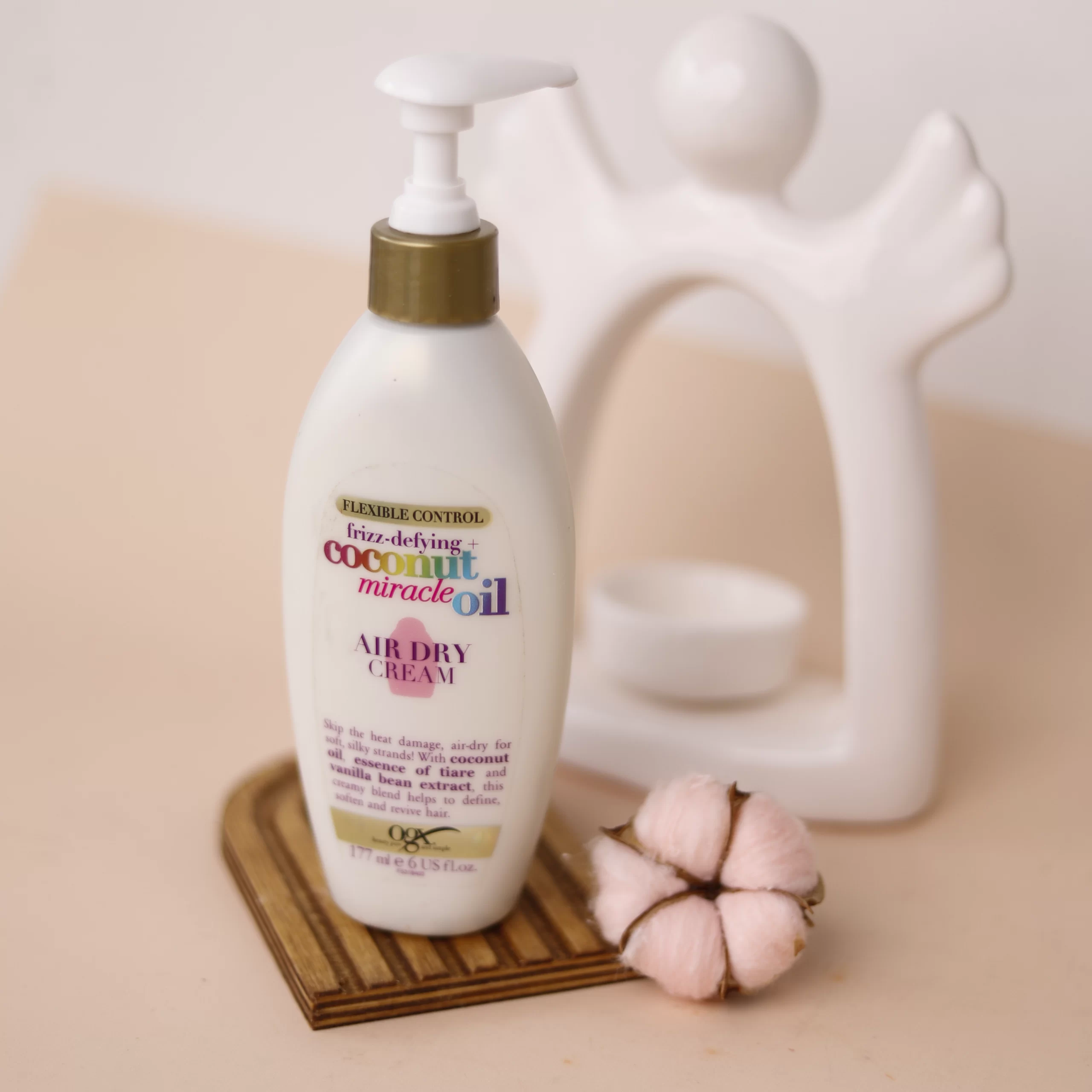 MG_8825-scaled-1.webp کرم مو روغن نارگیل میراکل او جی ایکس - تصویر 1