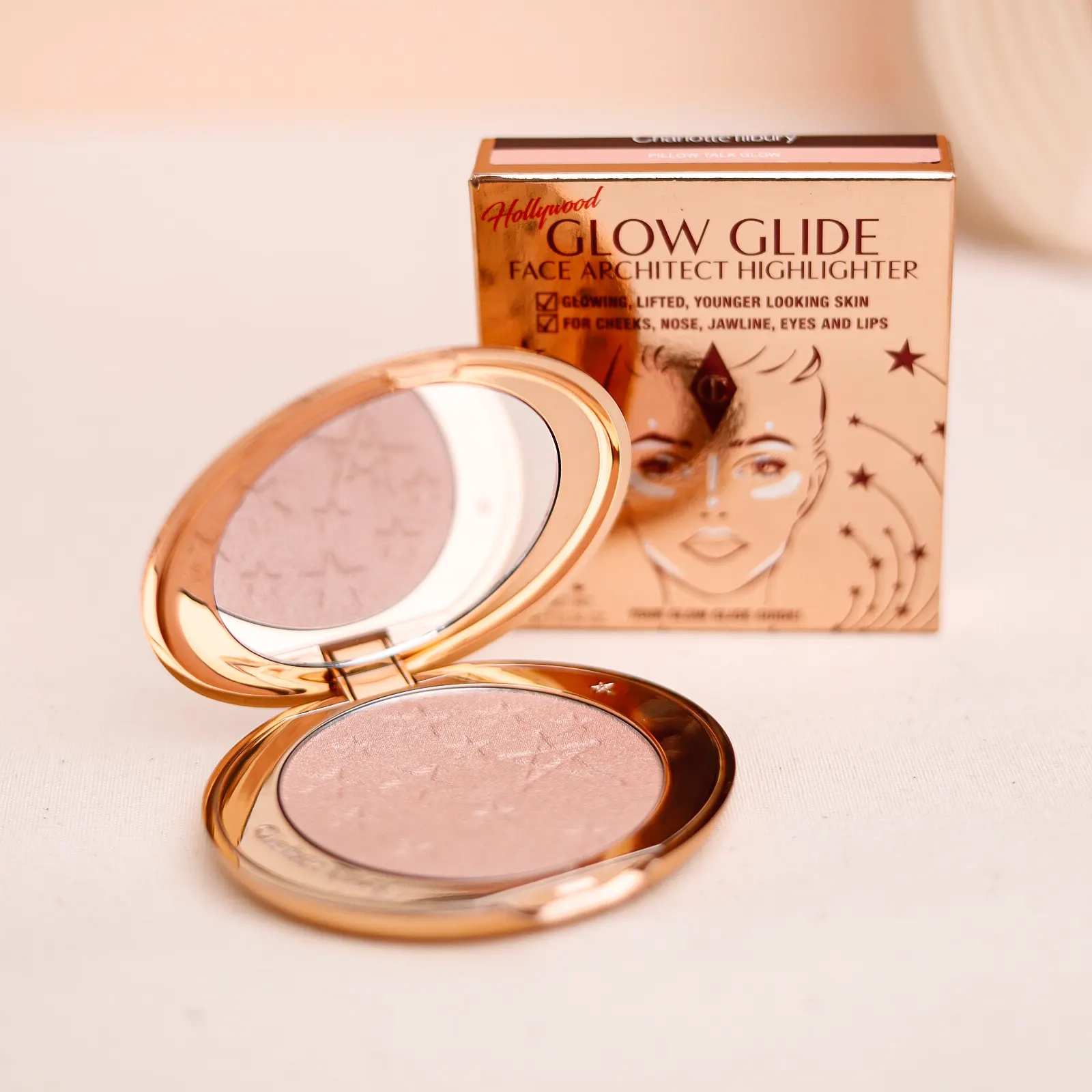 هایلایتر-شارلوت-تیلبری-مدل-گلو-گلاید-Charlotte-Tilbury.webp هایلایتر شارلوت تیلبری مدل گلو گلاید - تصویر 1